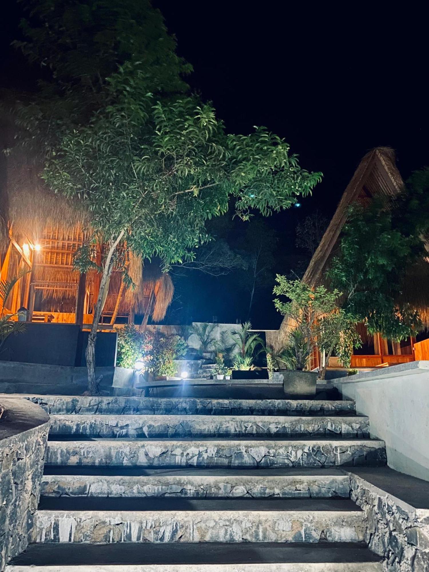 Sky Mountain Views Hotel Kuta  Ngoại thất bức ảnh